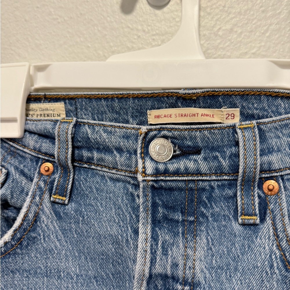 Levi's Women's Ribcage Straight Ankle Jeans Medium Wash Size 29 - Picture 6 of 8